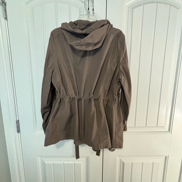 L.L. Bean Women's Utility Jacket in Brown - Picture 4 of 5